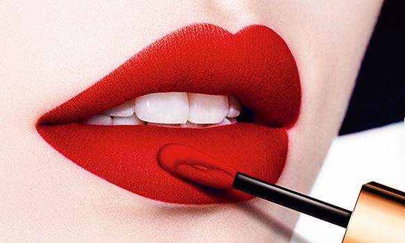 Lipstick spreading